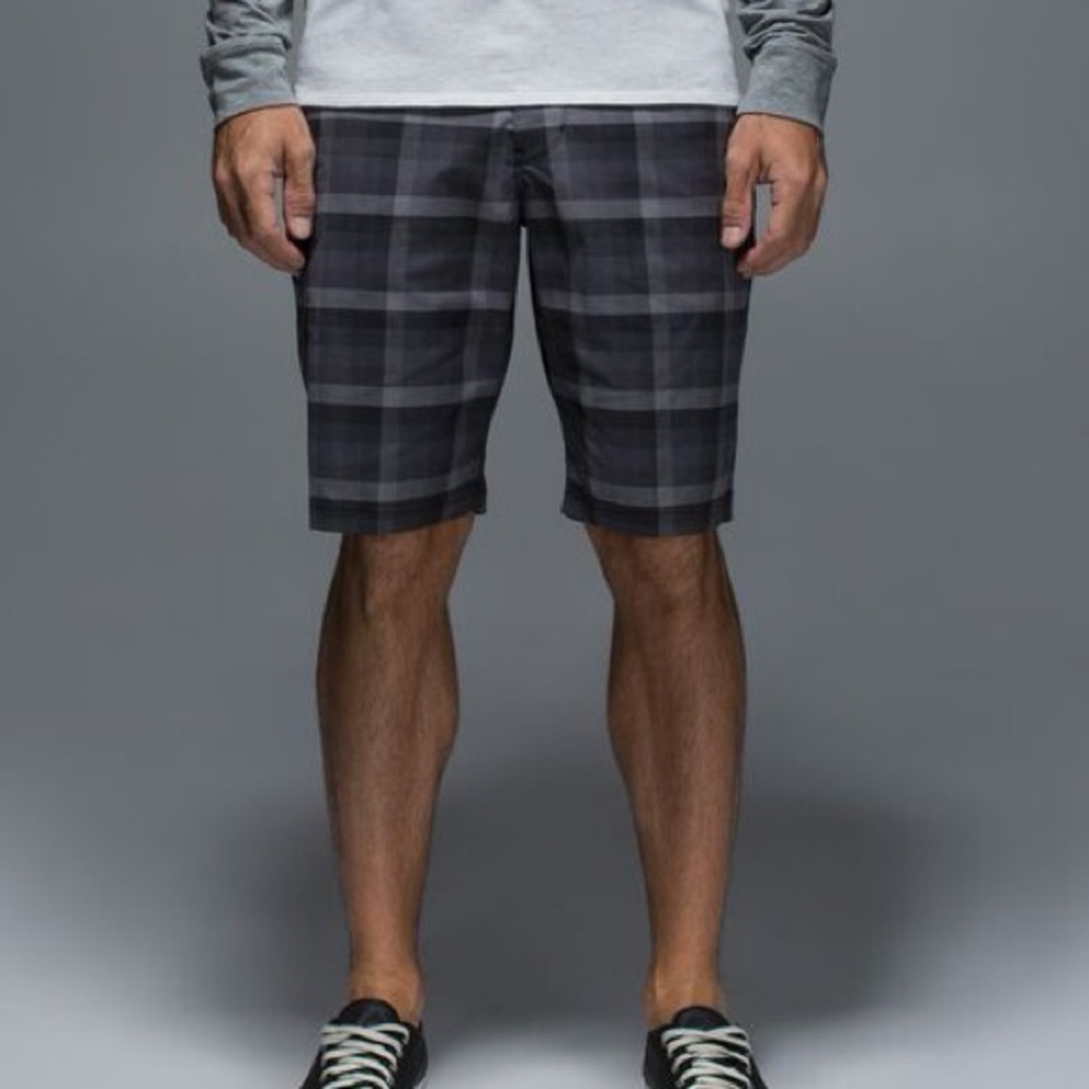 [36]Lululemon Kahuna Plaid Green and Brown Shorts